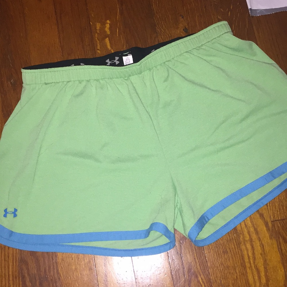 Under armour shorts size M